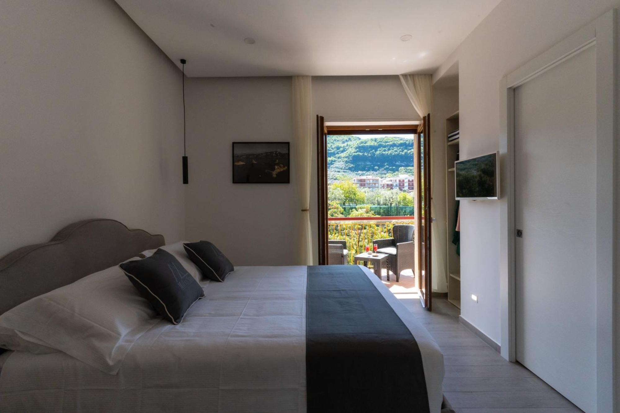 Mifra Suites Sorrento Exterior photo